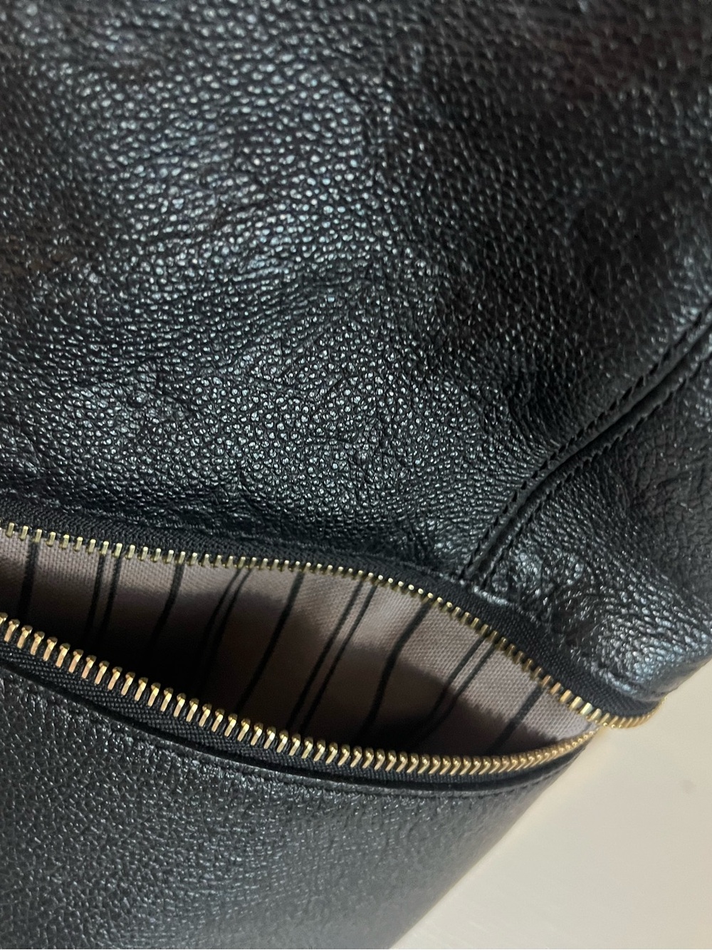 Louis Vuitton Melie Empreinte Hobo Bag Black - Picture 5 of 16